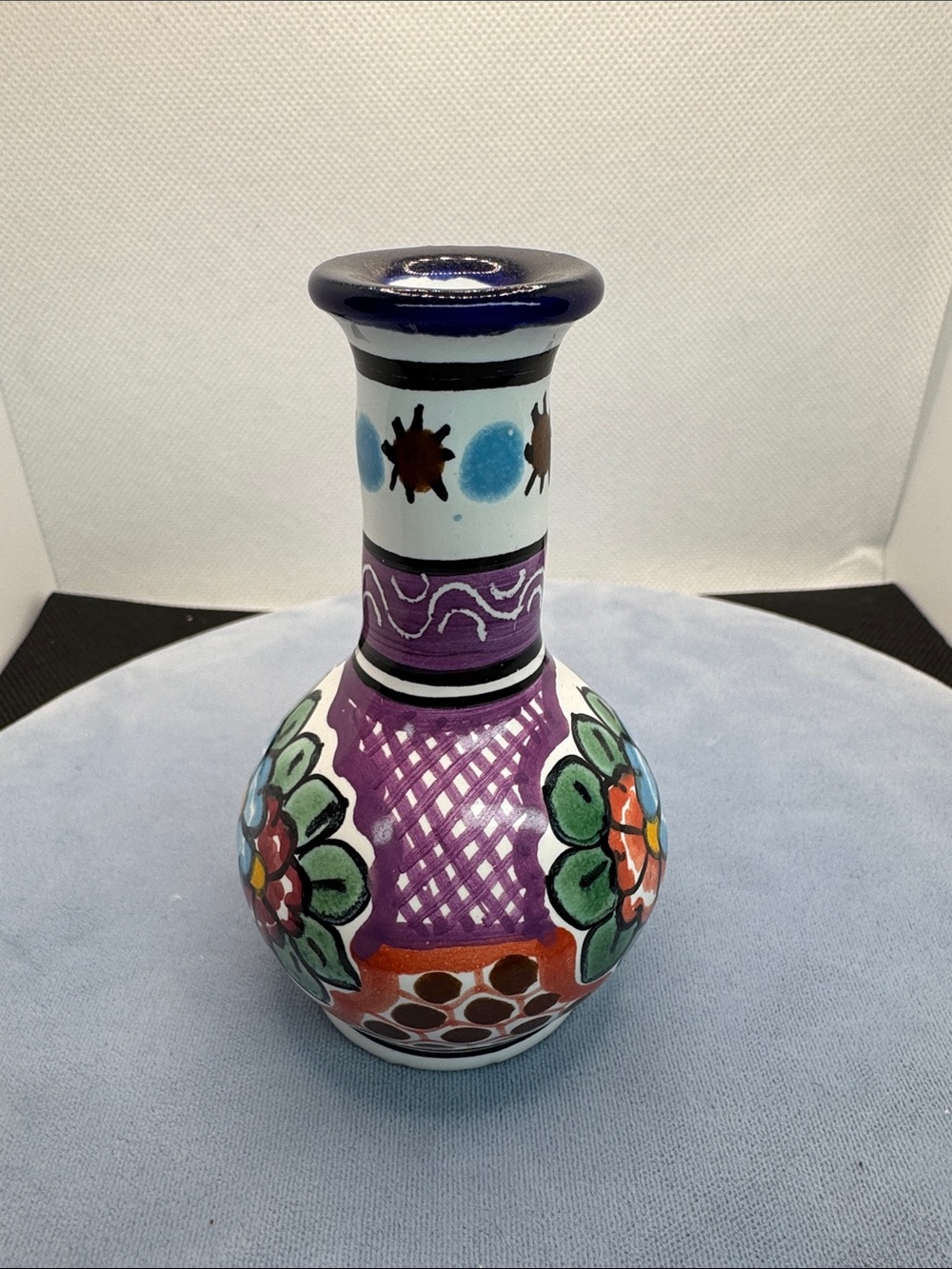 Vintage Hand-Painted Floral Ceramic Bud Vase Made in Puebla Mexico - Picture 4 of 16